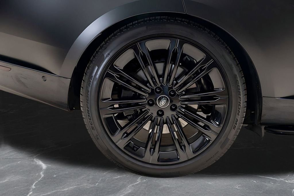 Used 2025 Land Rover Range Rover Long Wheelbase Autobiography image 49