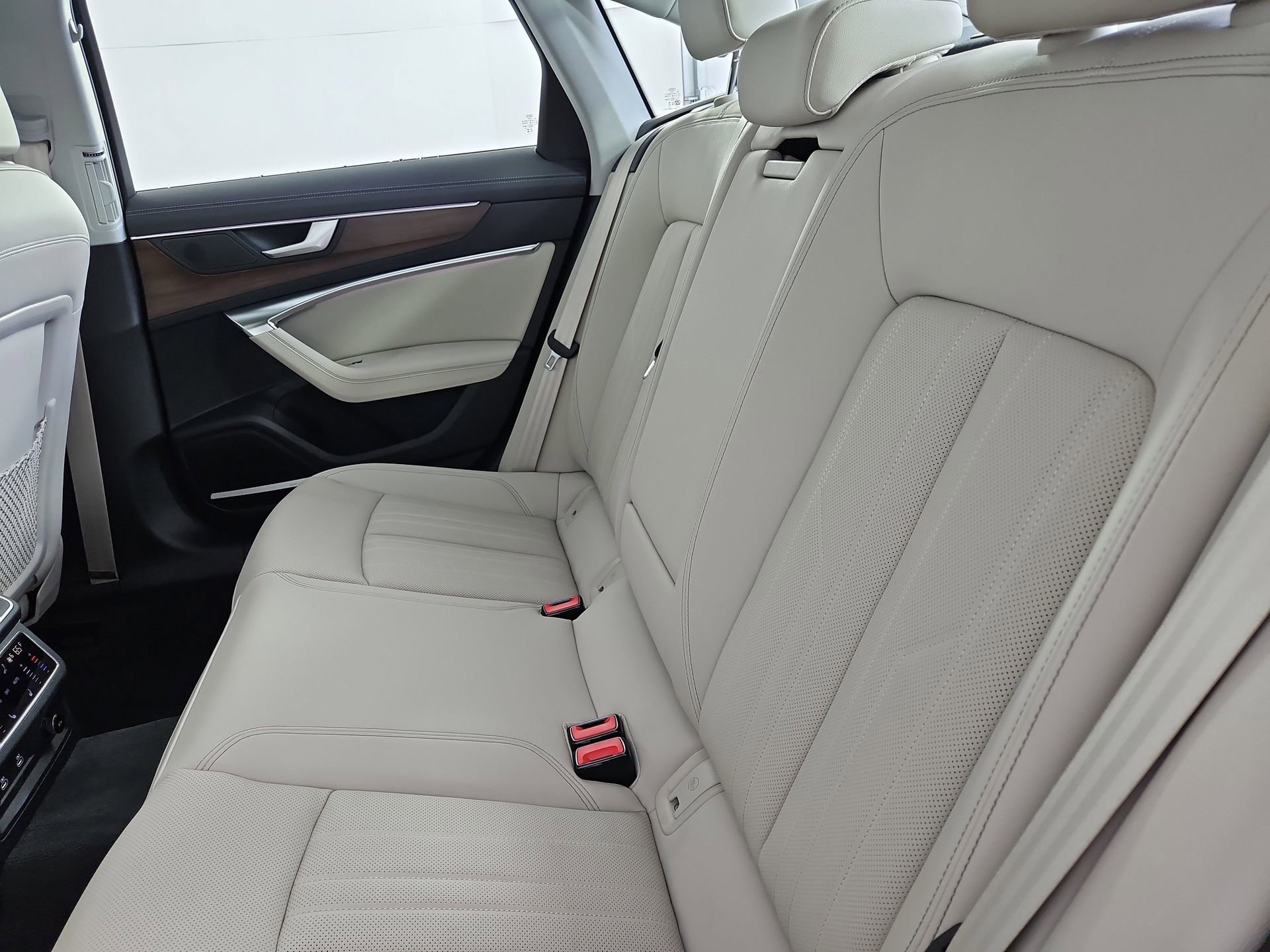 Certified 2025 Audi A6 Premium Plus w/ Premium Plus Package image 43