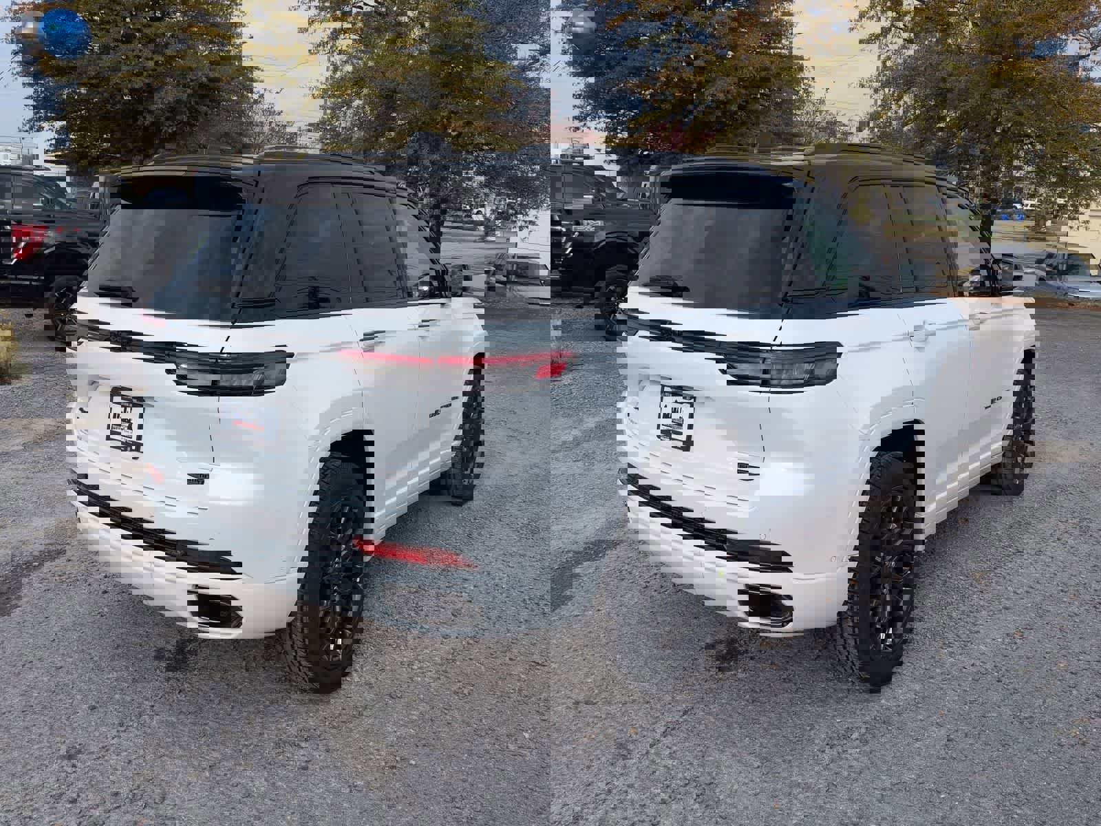 New 2025 Jeep Grand Cherokee Summit w/ Obsidian Package image 8