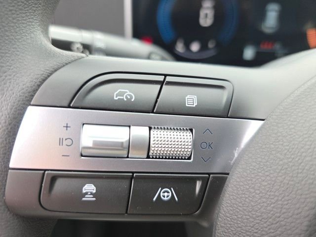 Certified 2025 Hyundai Tucson SE image 12