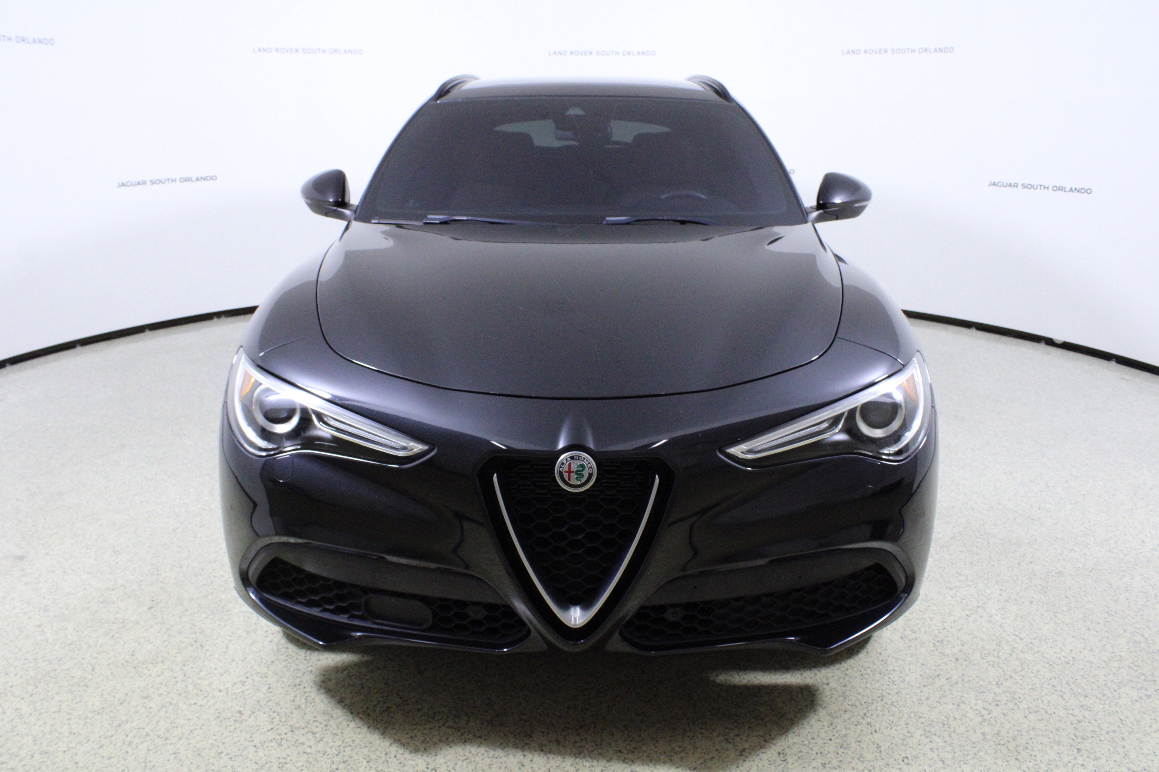 Used 2022 Alfa Romeo Stelvio Ti AWD/4WD image 2