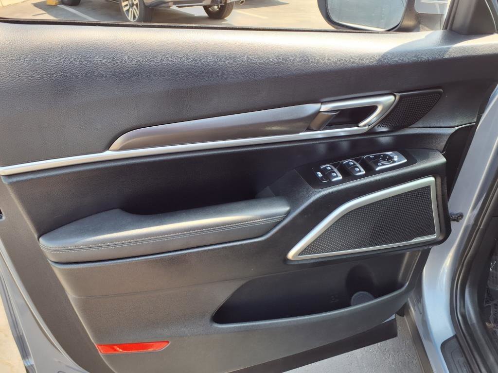 Used 2023 Kia Telluride LX image 16