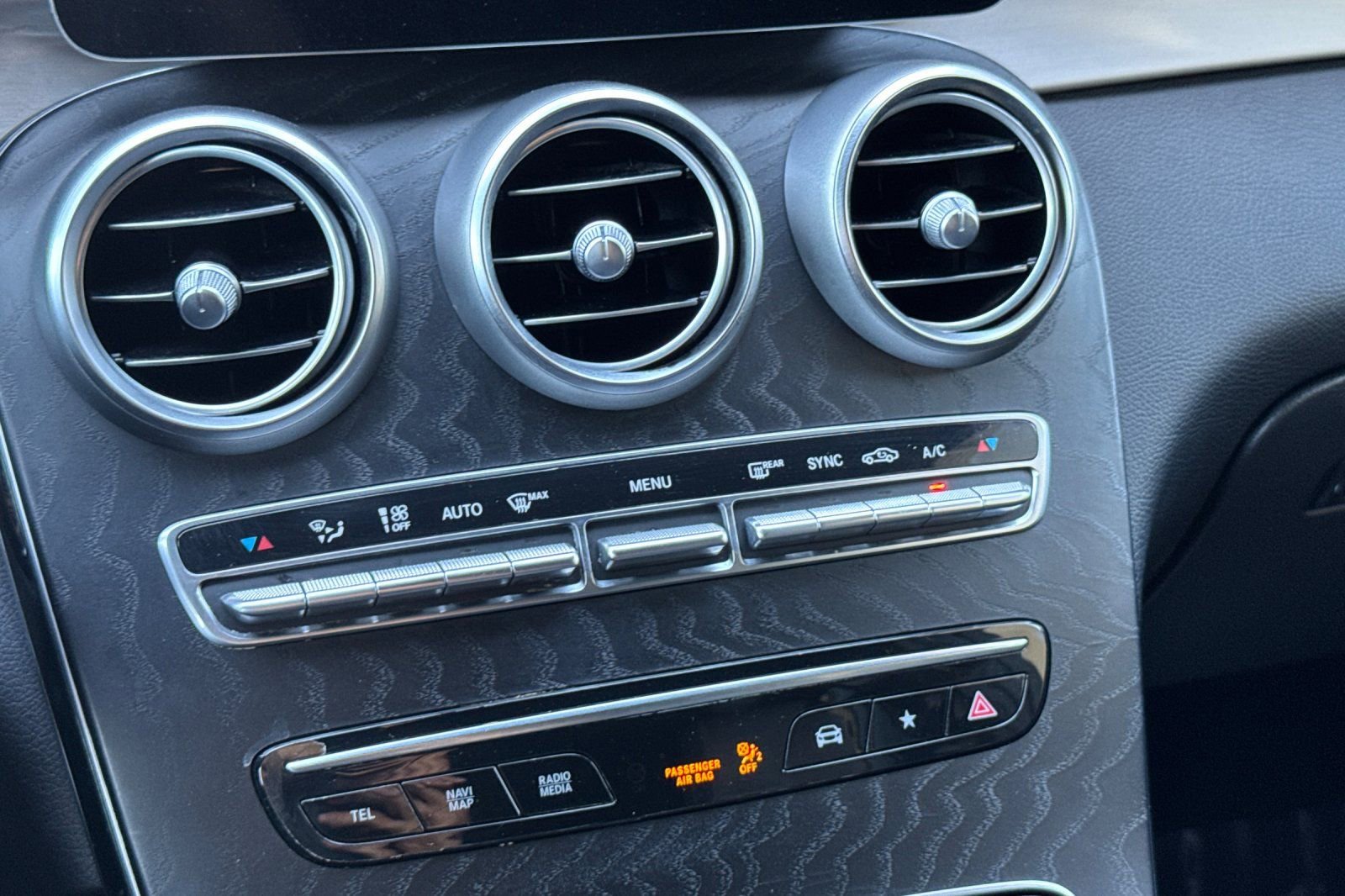 Used 2021 Mercedes-Benz GLC 300 image 23