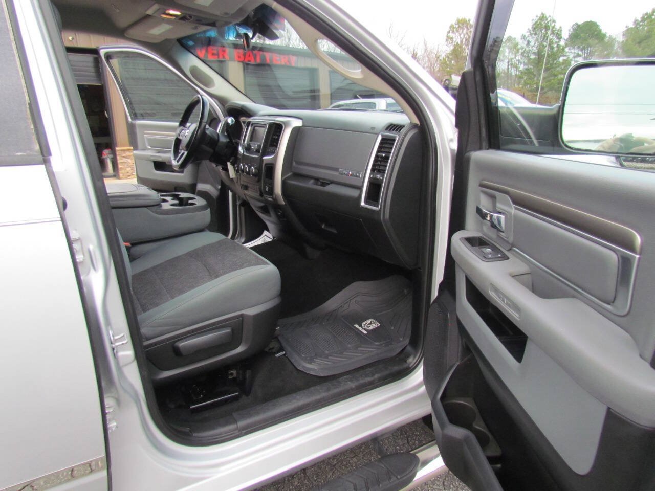 Used 2018 RAM 3500 Lone Star AWD/4WD image 17