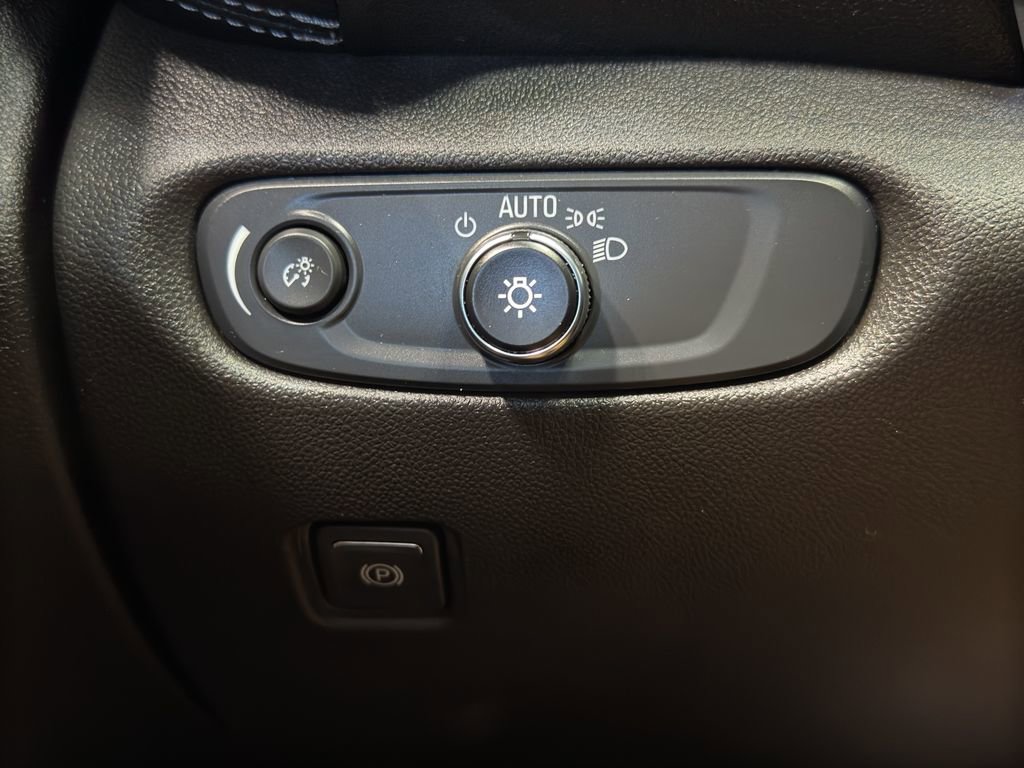 Used 2025 Chevrolet Blazer LT image 32