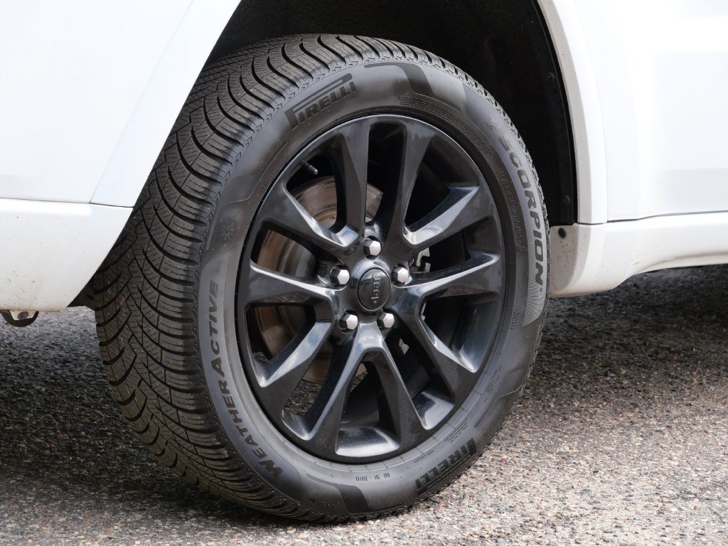Used 2018 Jeep Grand Cherokee Altitude AWD/4WD image 7