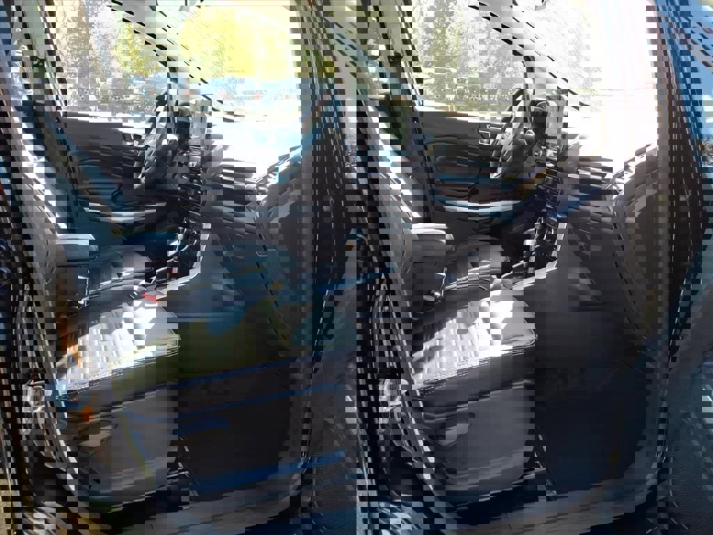 Used 2022 Ford EcoSport Titanium image 12