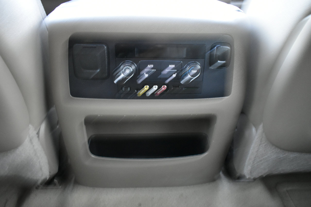 Used 2015 Chevrolet Suburban LTZ image 43