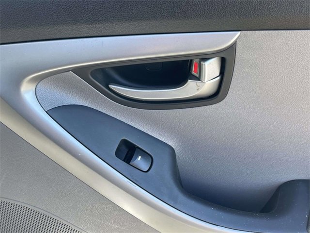 Used 2016 Hyundai Elantra SE image 11
