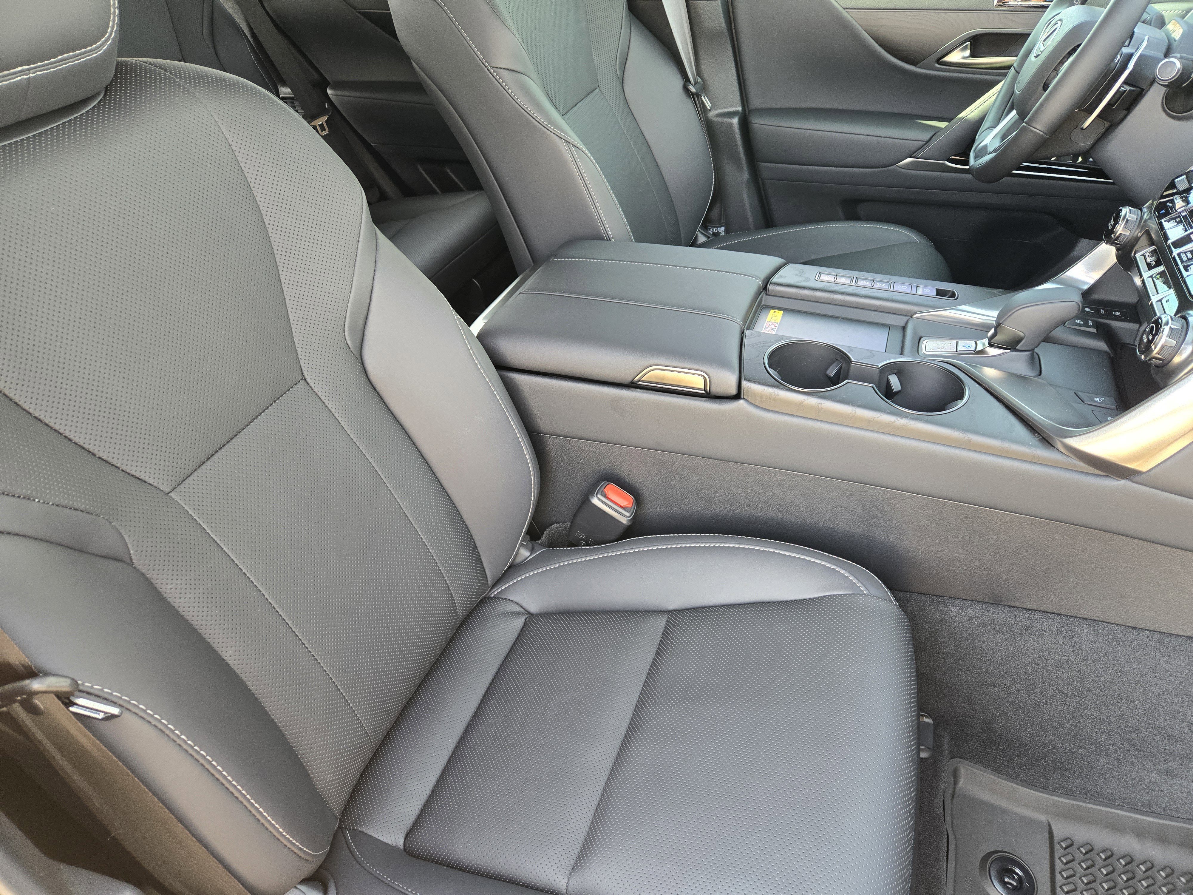 New 2026 Lexus LX 700h Luxury image 9