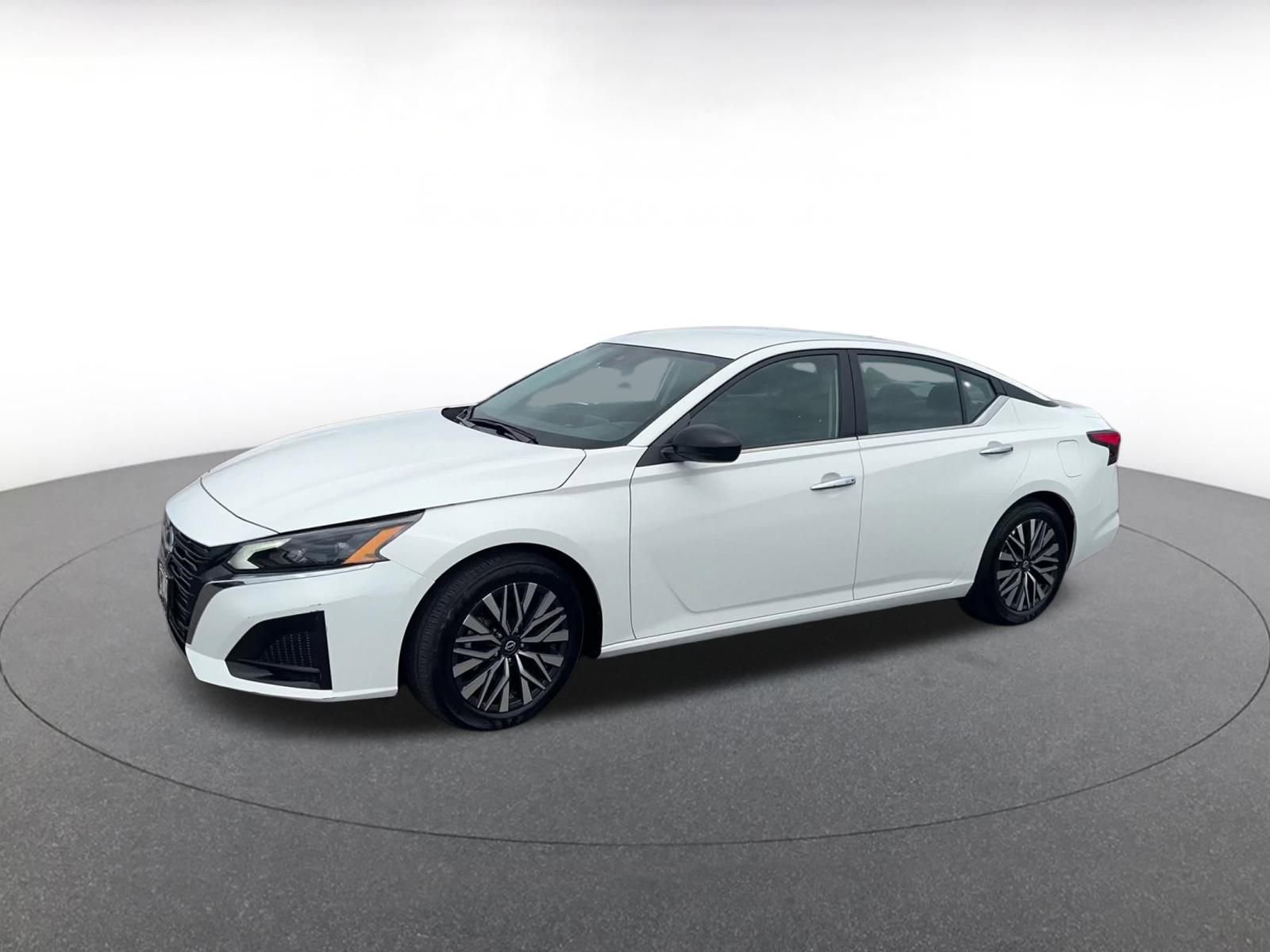 Used 2025 Nissan Altima 2.5 SV image 8