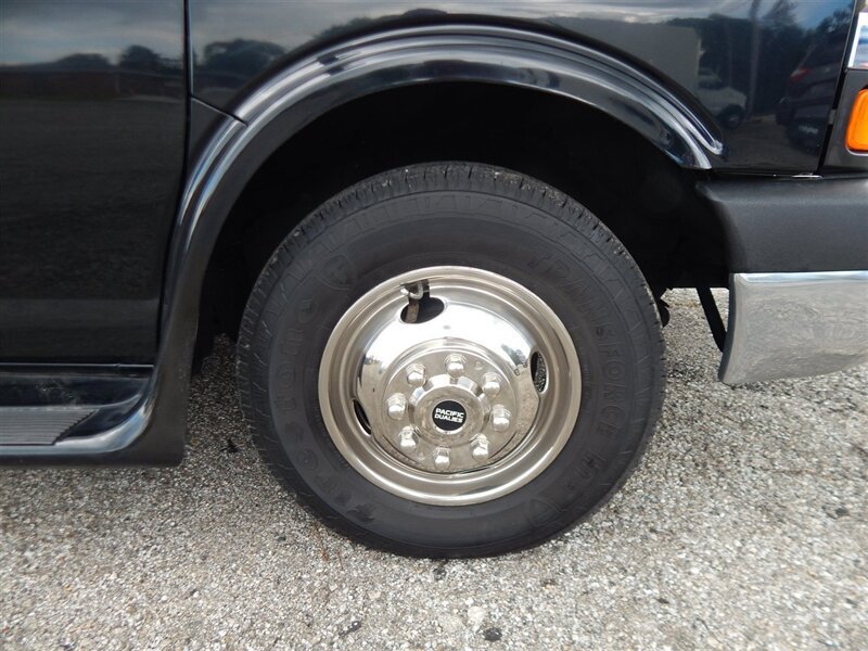 Used 2010 Chevrolet Express 3500 Extended RWD image 15