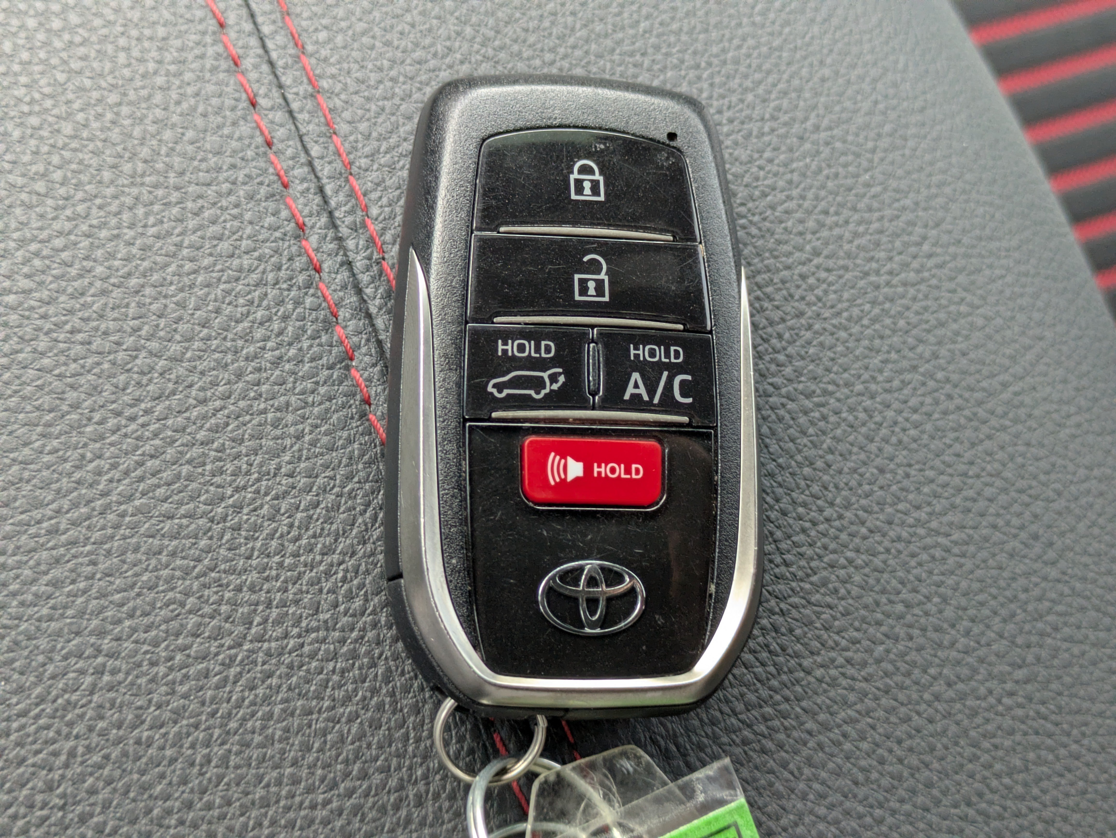 Used 2024 Toyota RAV4 XSE w/ Weather Package AWD/4WD image 31