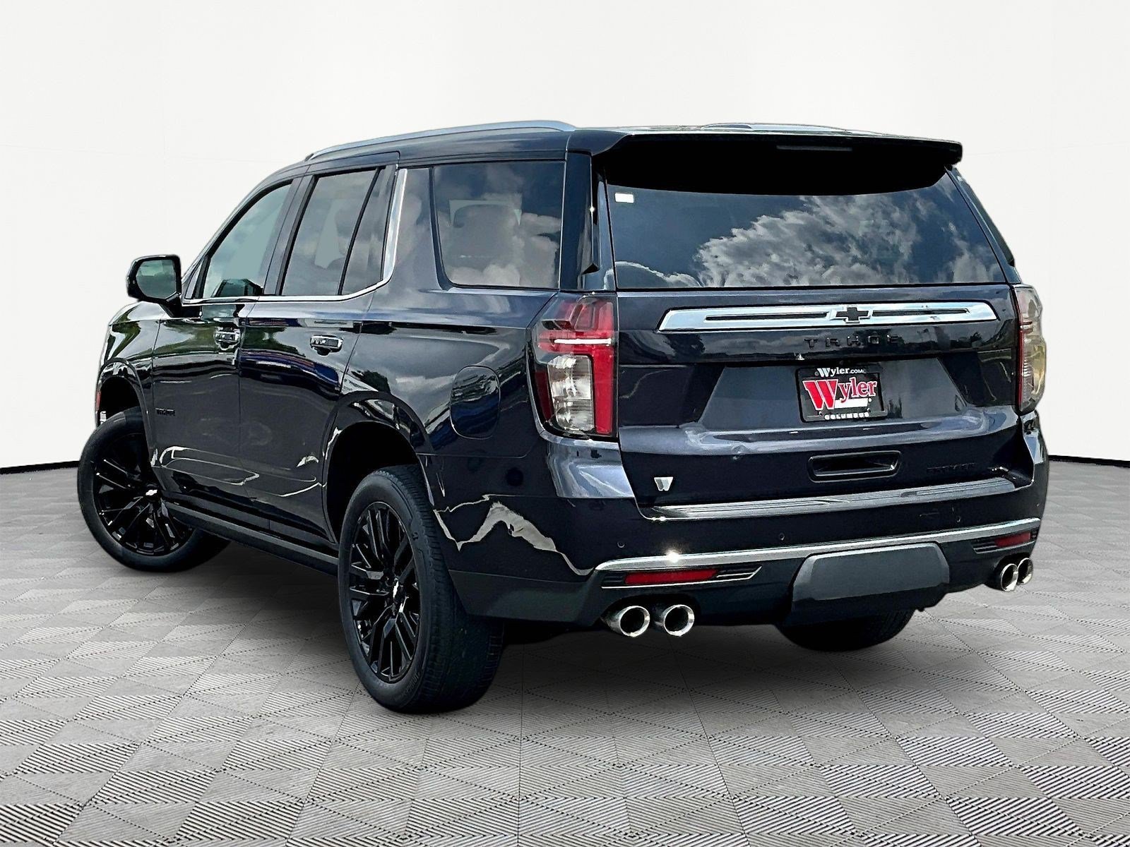 Used 2023 Chevrolet Tahoe Premier w/ Advanced Technology Package AWD/4WD image 4