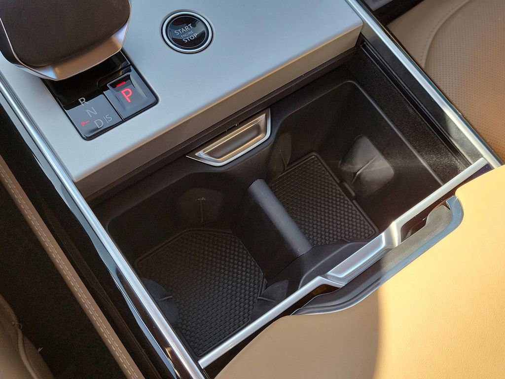 Used 2025 Land Rover Range Rover Long Wheelbase SE image 32