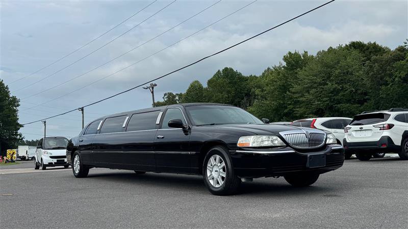 Used 2008 Lincoln Town Car Executive RWD image 8
