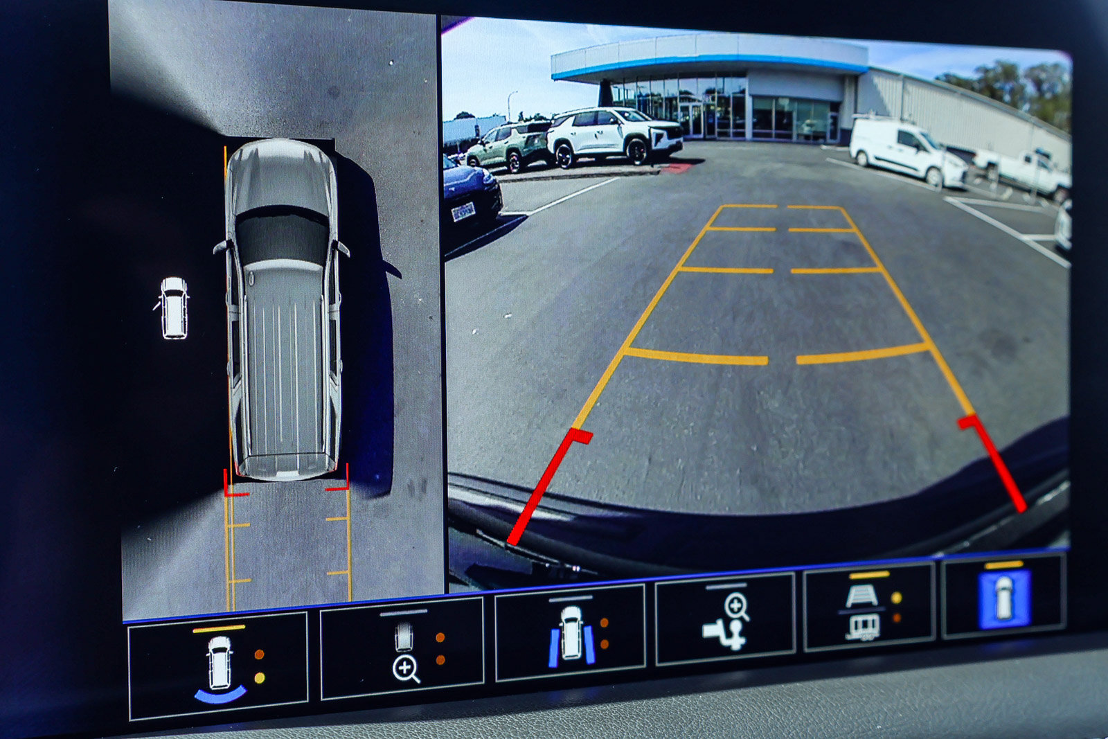 Used 2023 Chevrolet Suburban Z71 w/ Off-Road Capability Package AWD/4WD image 6