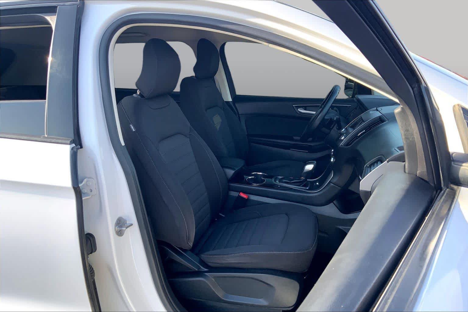 Used 2016 Ford Edge SE FWD image 9