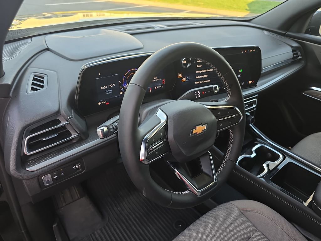 Used 2026 Chevrolet Traverse LT w/ Driver Confidence Package FWD image 16