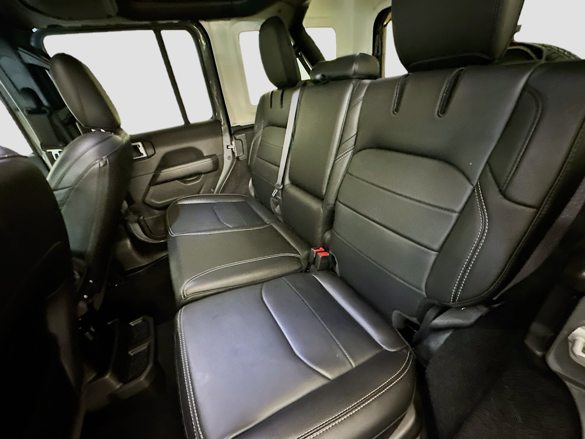 Used 2023 Jeep Wrangler Sahara image 29