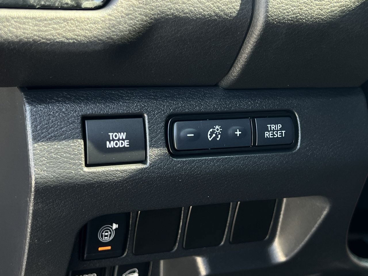 Used 2025 Nissan Frontier PRO-4X w/ Interior Protection Package AWD/4WD image 12
