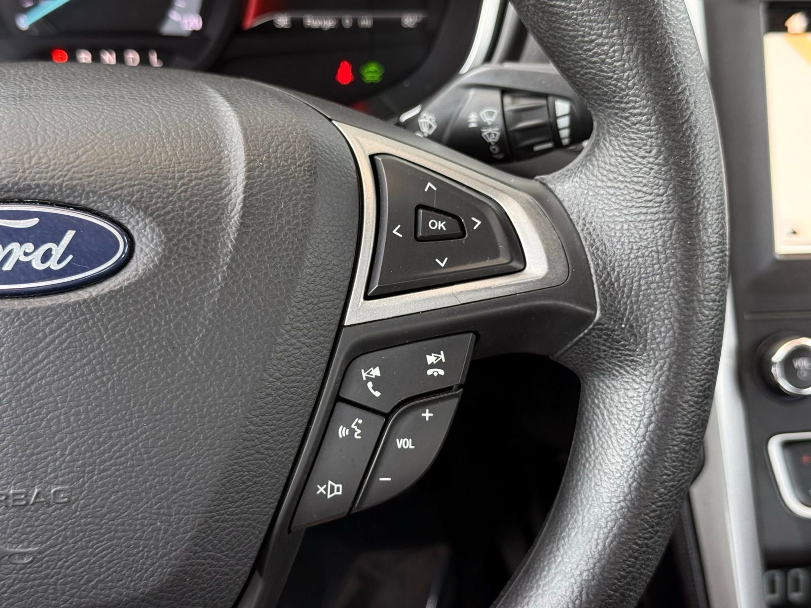 Used 2019 Ford Fusion SE FWD image 27