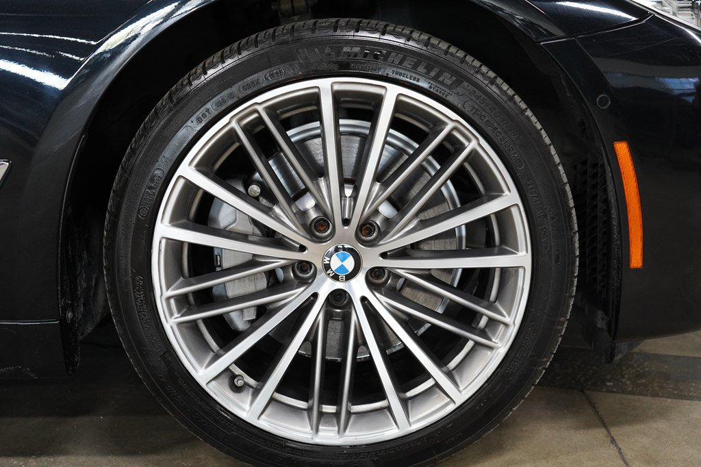 Used 2017 BMW 540i RWD image 36