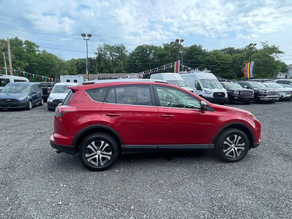 Used 2016 Toyota RAV4 LE AWD/4WD image 4