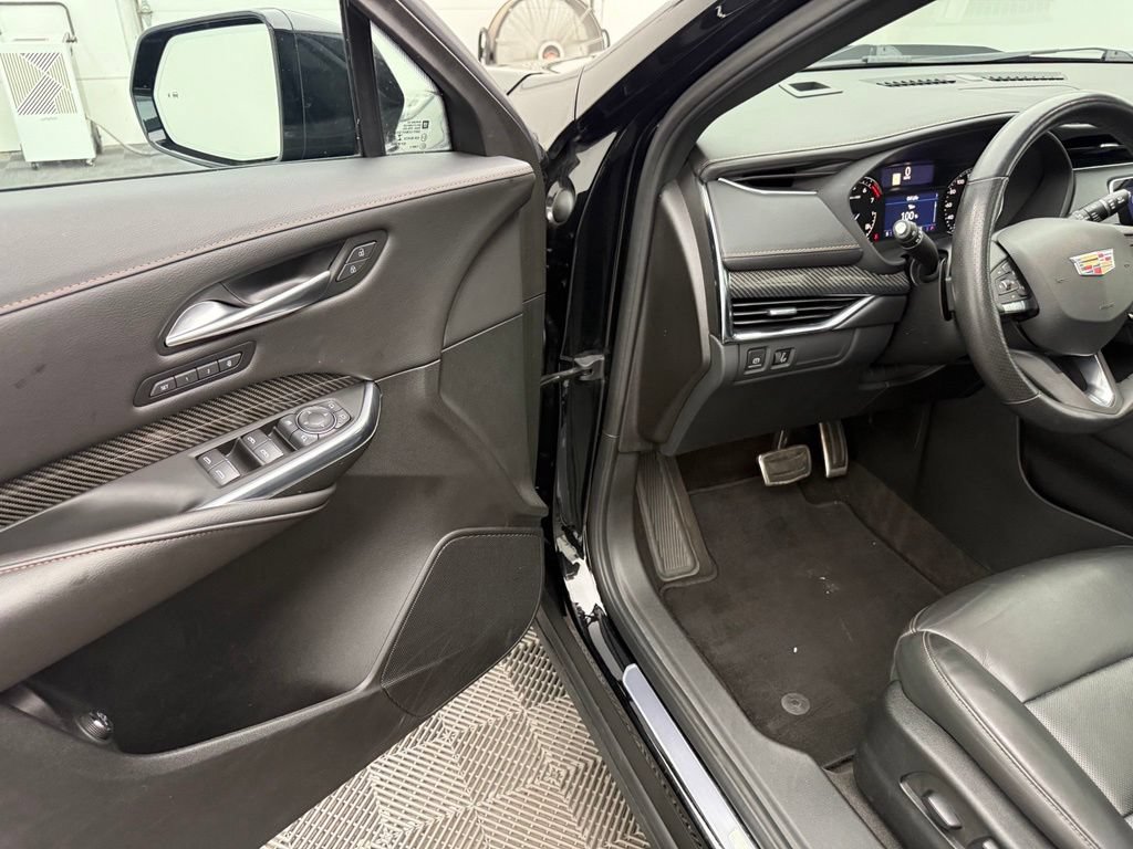 Used 2022 Cadillac XT4 Sport w/ Comfort Package AWD/4WD image 17