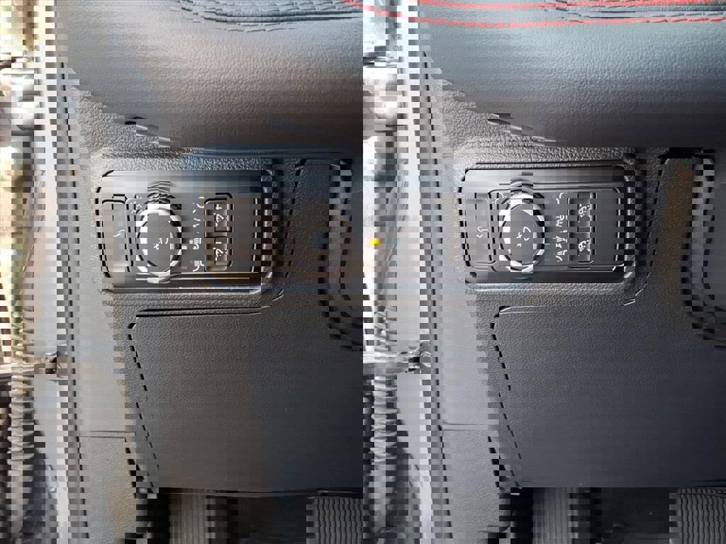 Used 2025 Ford Explorer ST-Line w/ Premium Package image 16