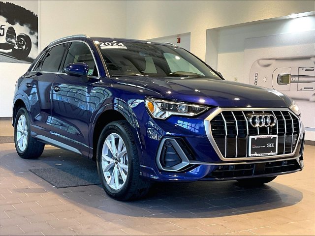 Used 2024 Audi Q3 2.0T Premium w/ Convenience Package AWD/4WD image 1