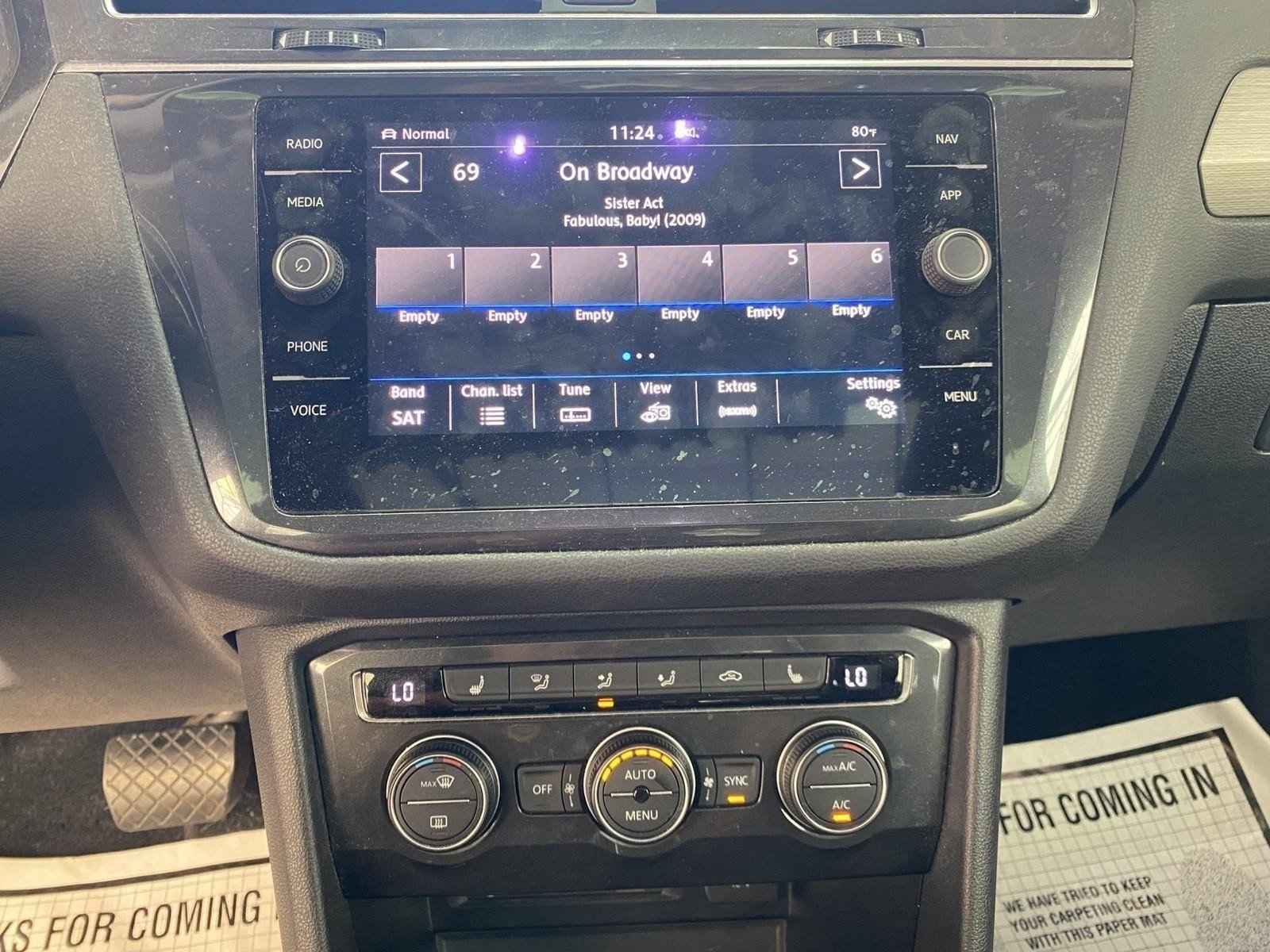 Used 2018 Volkswagen Tiguan SEL AWD/4WD image 21