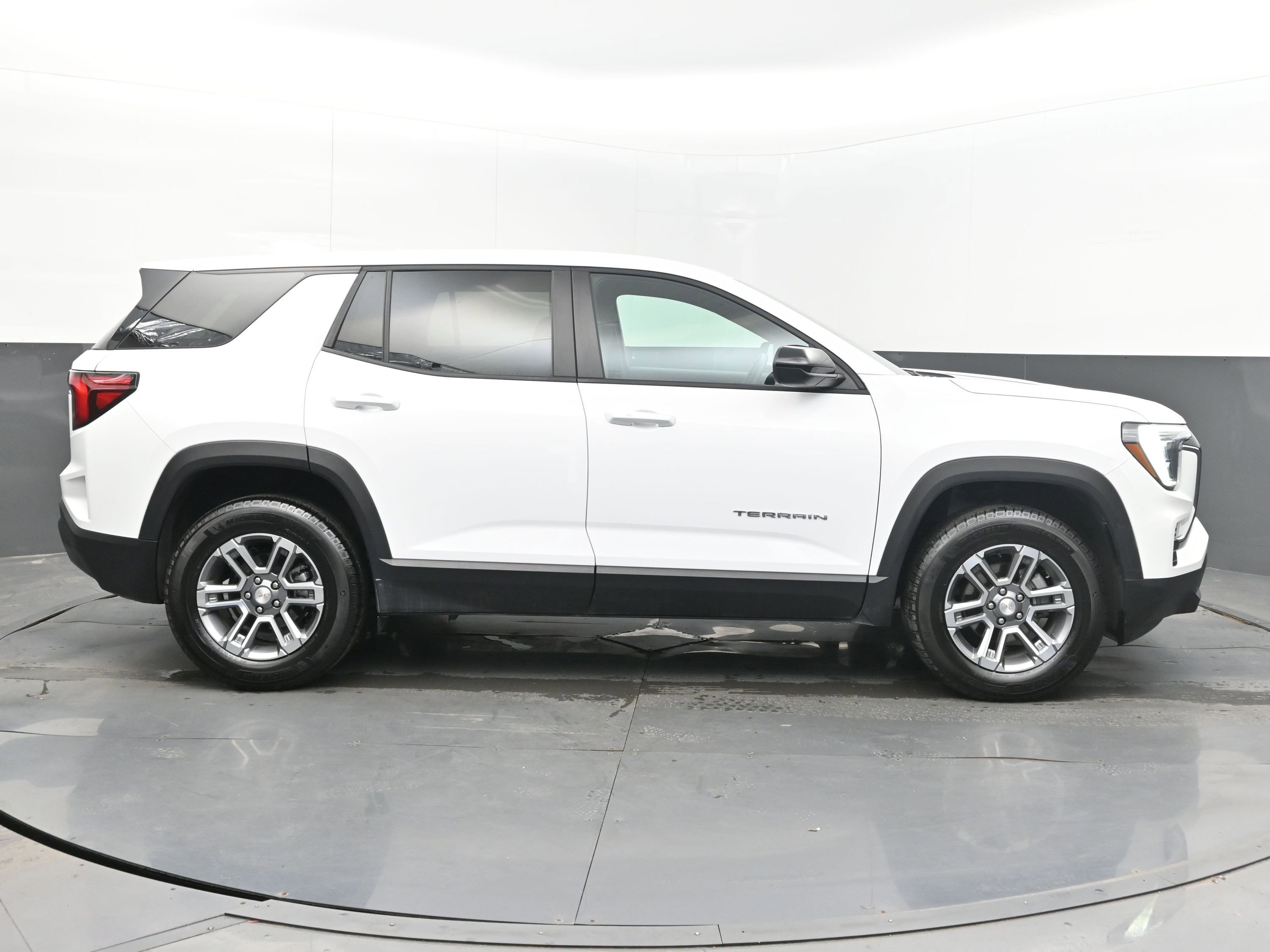 Used 2025 GMC Terrain Elevation image 10