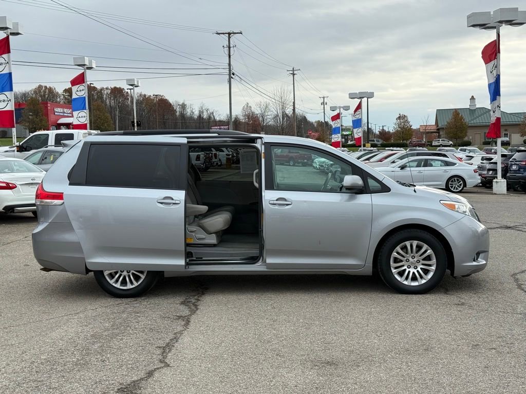Used 2013 Toyota Sienna XLE image 15