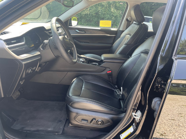 Used 2023 Jeep Grand Cherokee L Limited AWD/4WD image 40