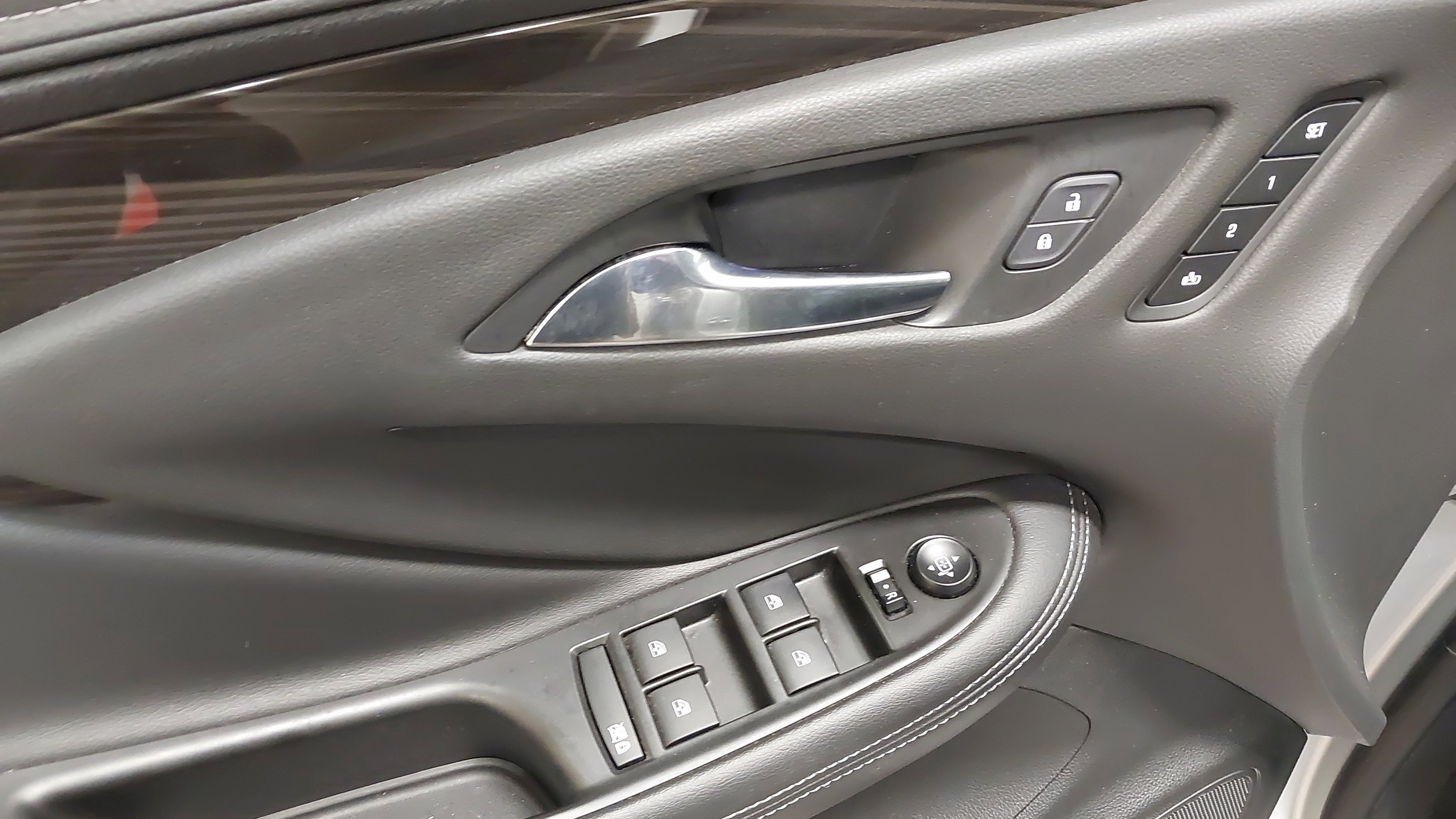 Used 2019 Buick Envision Essence image 25