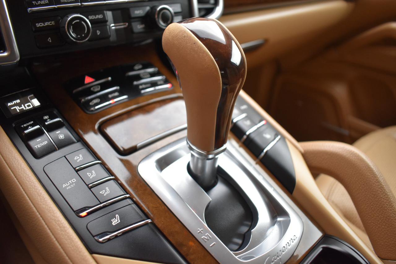 Used 2014 Porsche Cayenne S AWD/4WD image 32