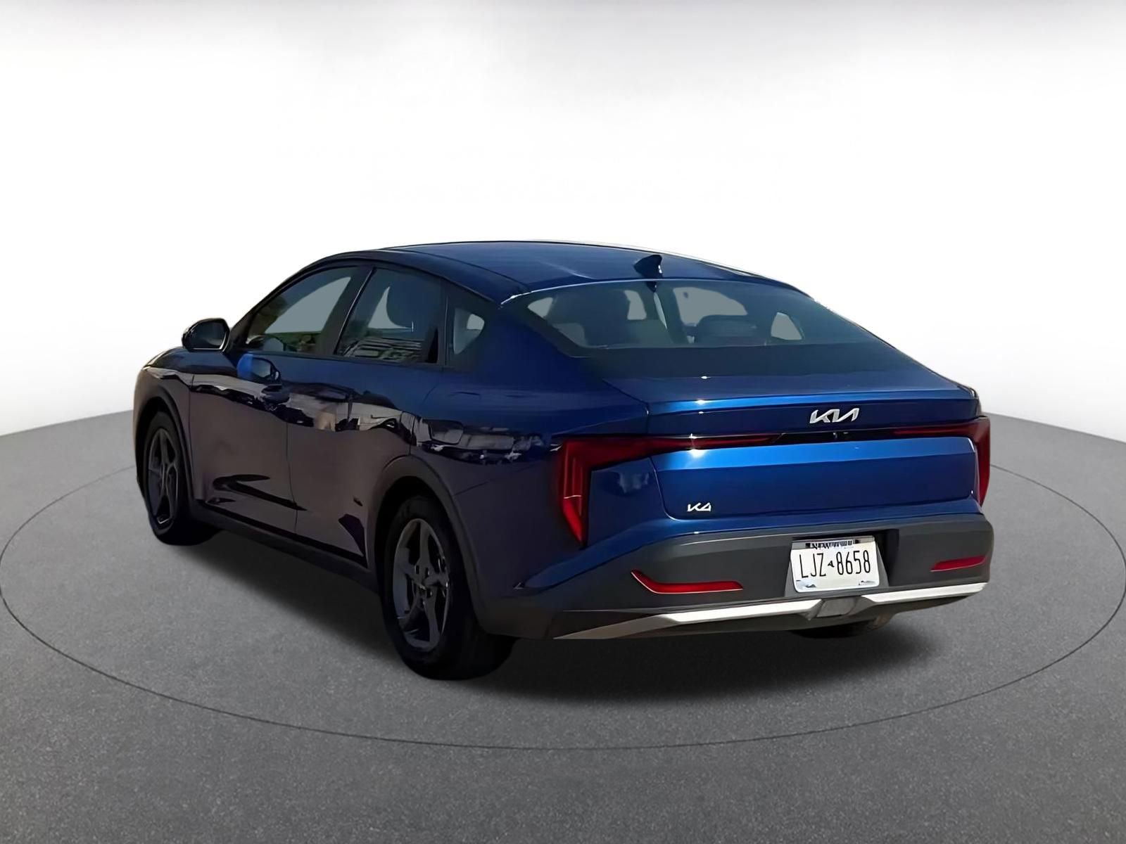 Used 2025 Kia K4 LXS image 11