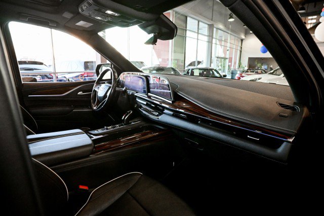 Used 2023 Cadillac Escalade ESV Premium Luxury image 23
