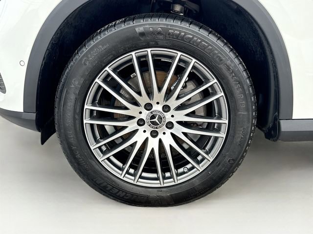 Used 2025 Mercedes-Benz GLC 300 4MATIC image 31