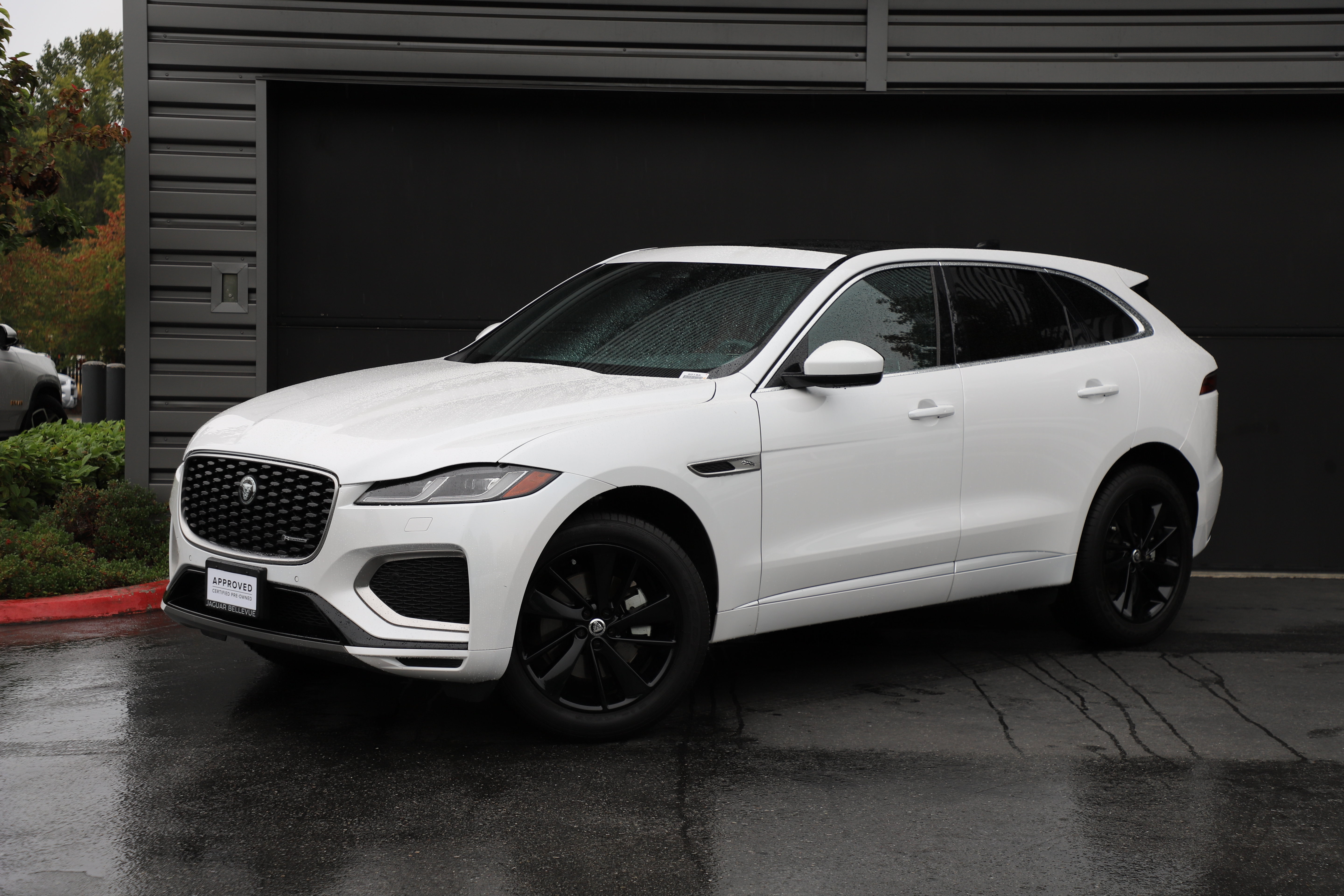 Certified 2025 Jaguar F-PACE R-Dynamic S AWD/4WD image 1