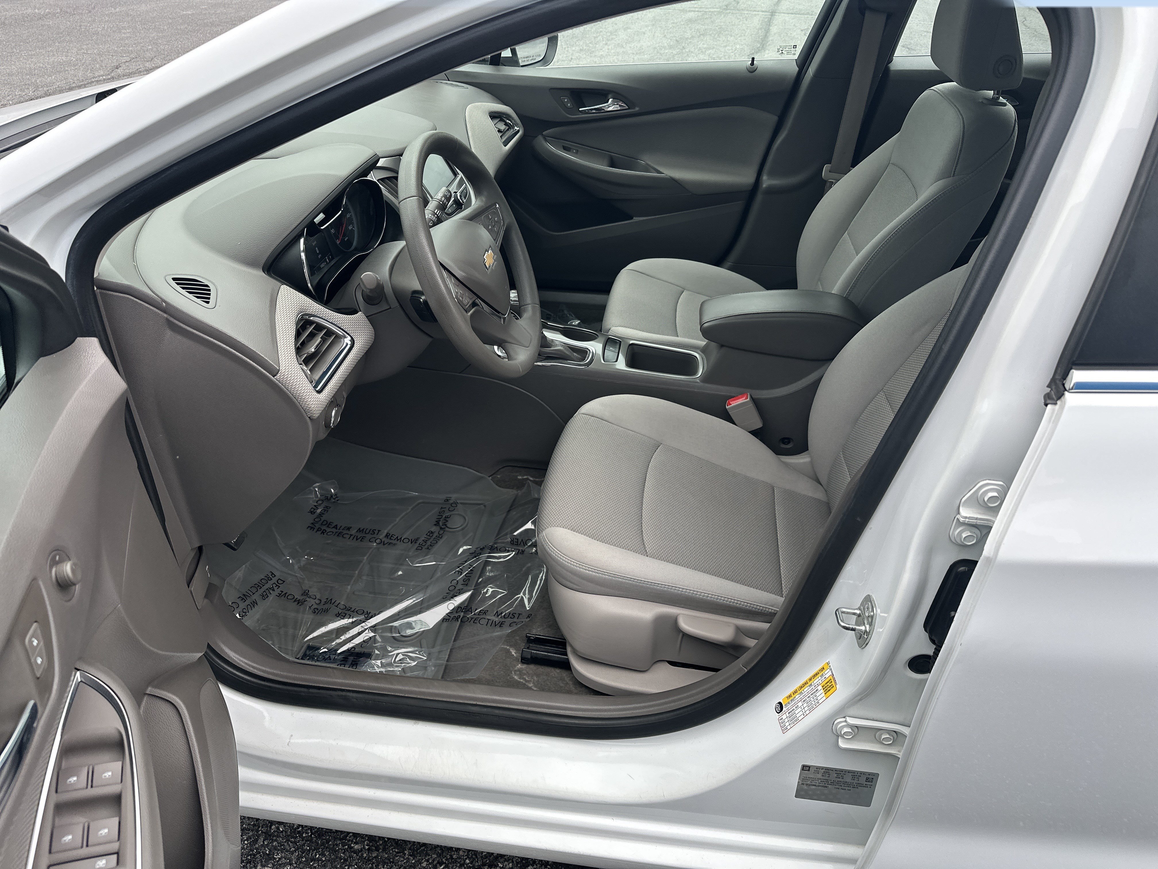 Certified 2018 Chevrolet Cruze LT FWD image 11