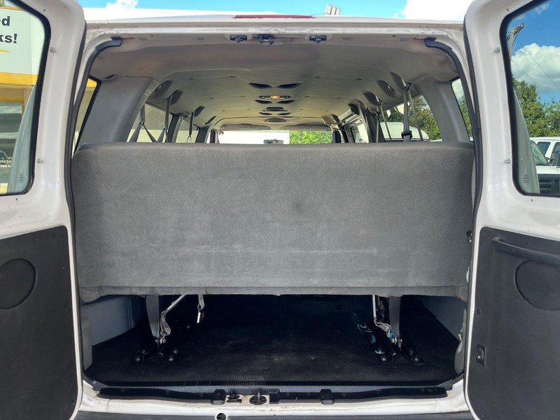 Used 2006 Ford E-350 and Econoline 350 XLT RWD image 13
