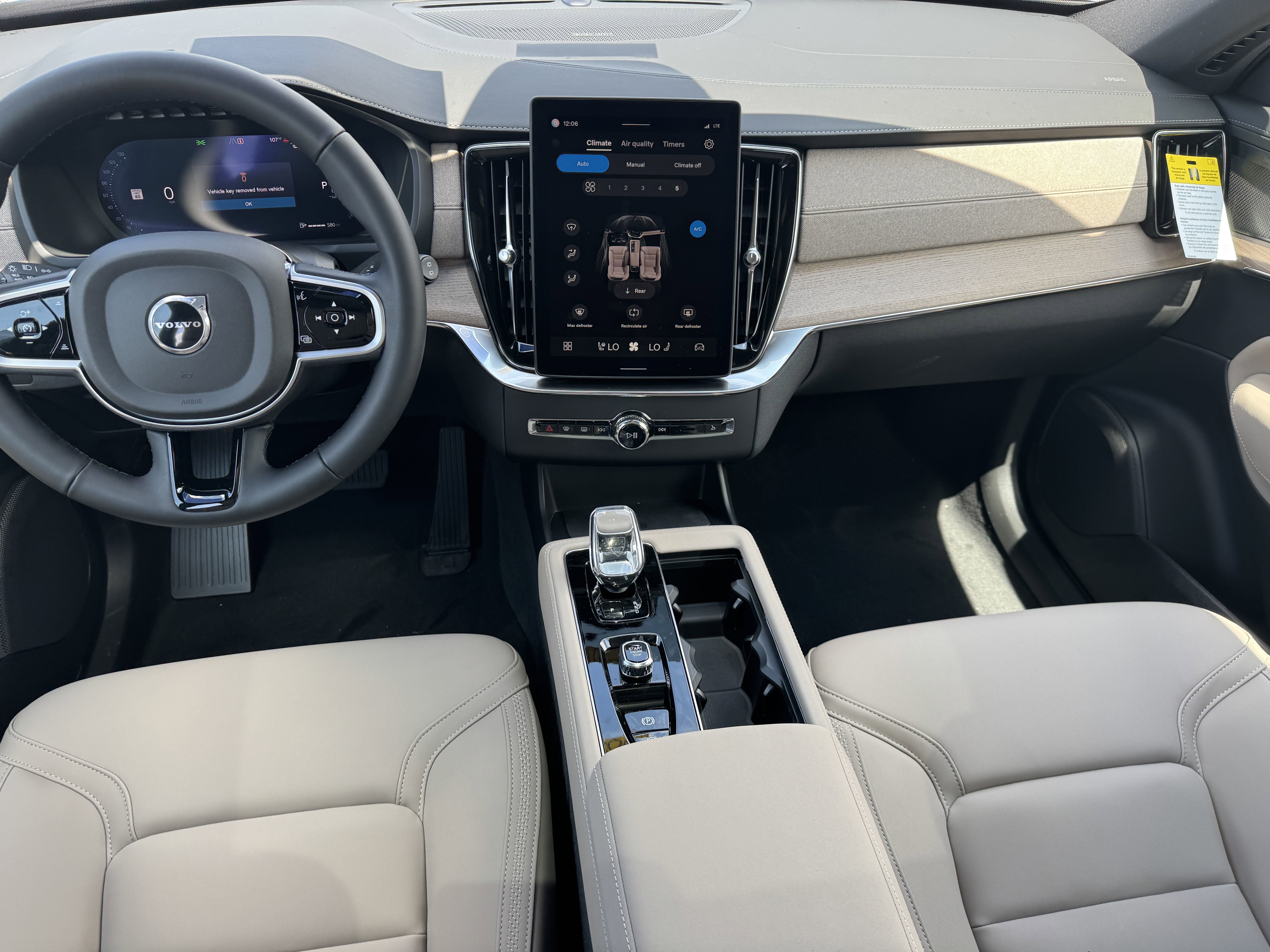New 2026 Volvo XC90 B6 Plus image 15