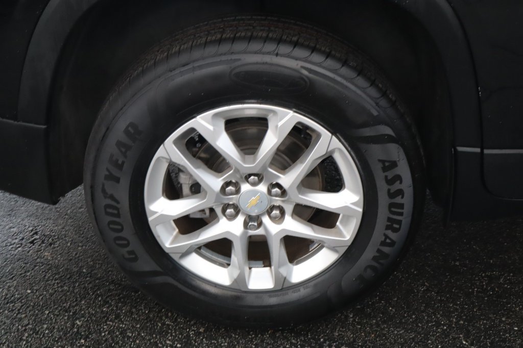 Used 2021 Chevrolet Traverse LS FWD image 14