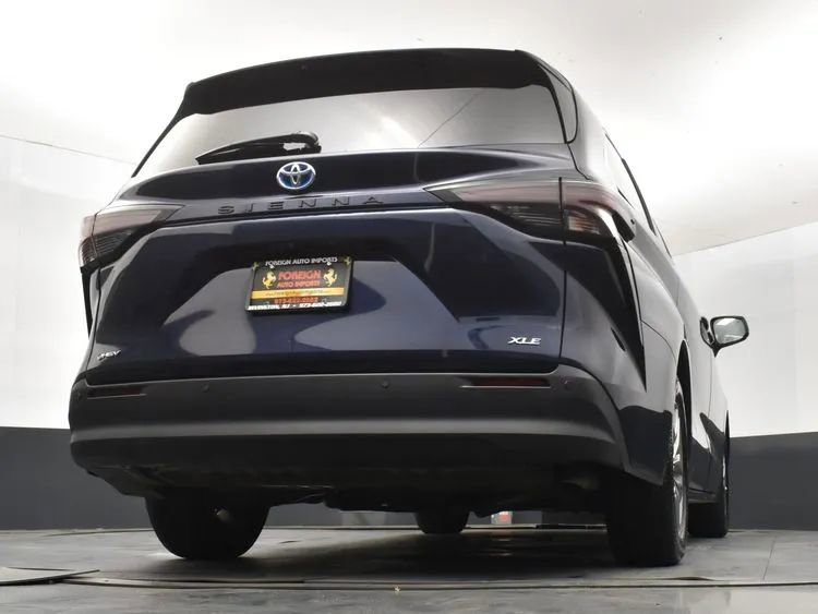 Used 2025 Toyota Sienna XLE image 13