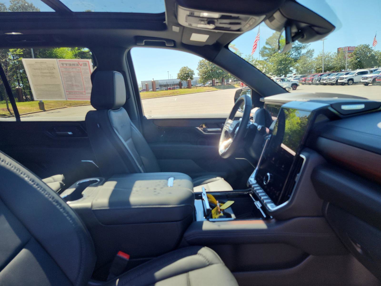 Certified 2025 GMC Yukon Denali w/ Sun & Power Step Package image 8