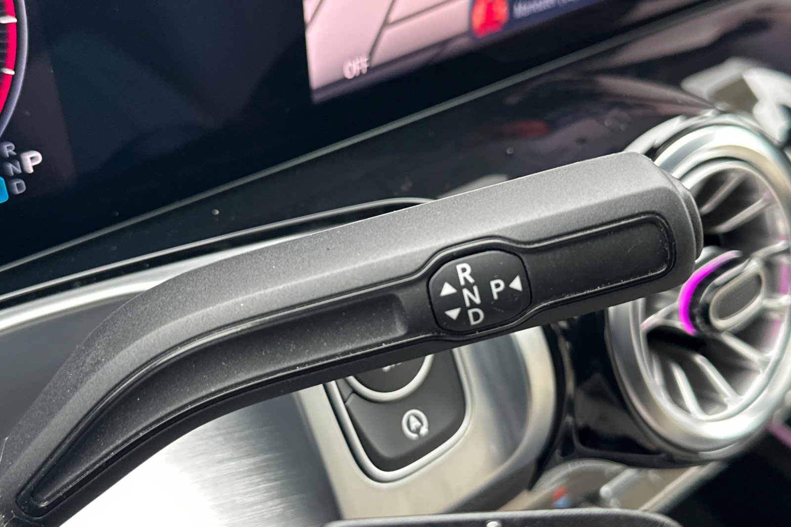 Certified 2025 Mercedes-Benz GLB 250 4MATIC image 22