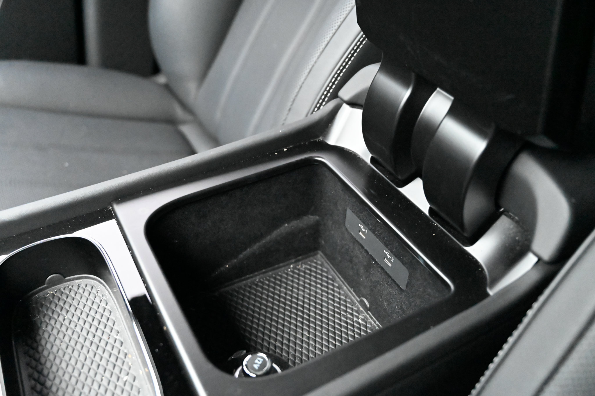 Used 2025 Bentley Bentayga AWD/4WD image 32