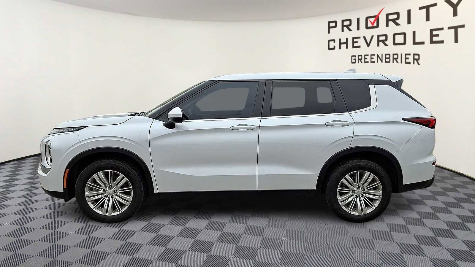 Used 2024 Mitsubishi Outlander ES image 5